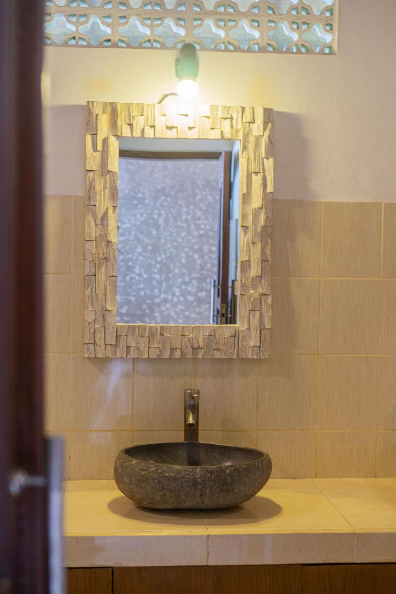 Villa Salya - 3Br - Private Pool - 1Min Walk To La Favela! Seminyak  Exterior photo